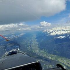 Flugwegposition um 13:27:33: Aufgenommen in der Nähe von Gemeinde Neukirchen am Großvenediger, Österreich in 3264 Meter